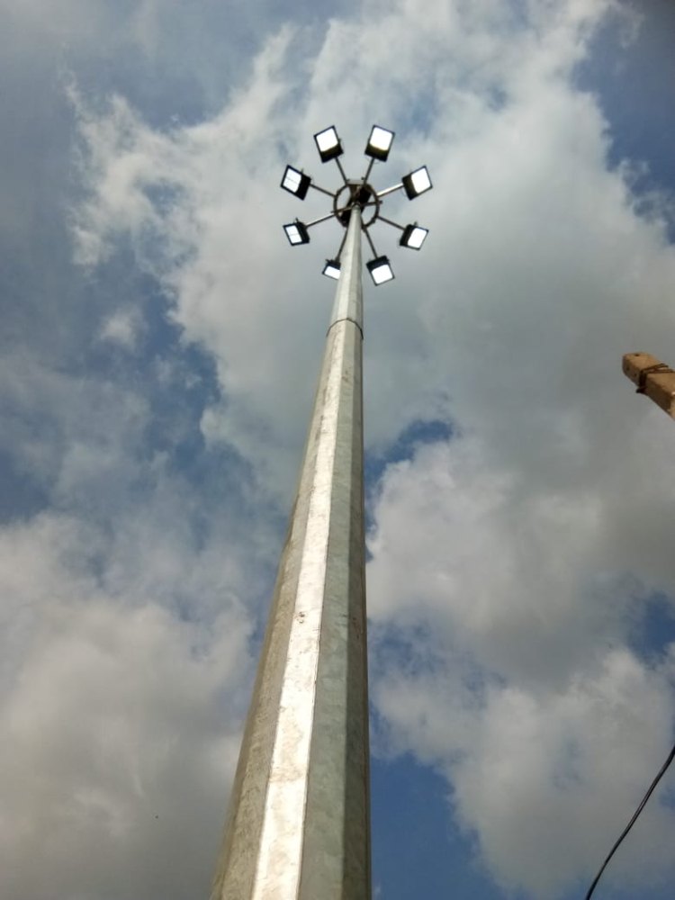 solar high mast lighting pole